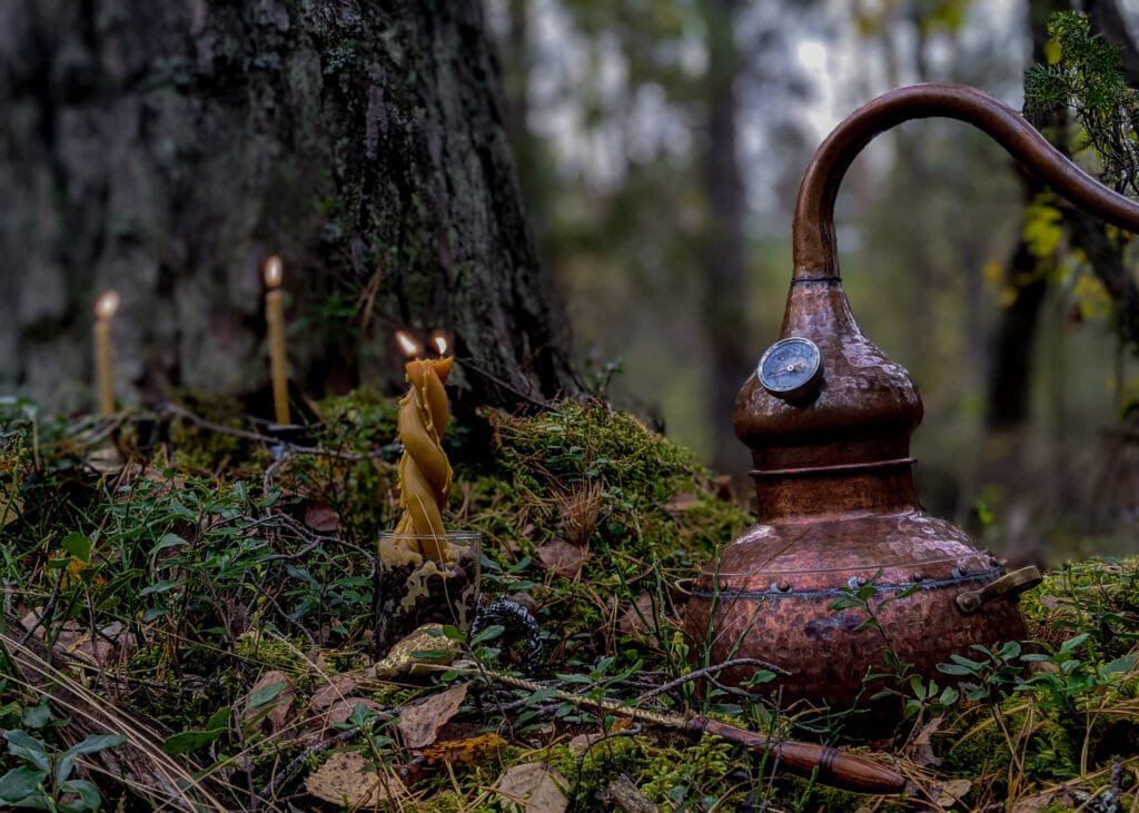 Bičių vaško žvakių istorija ir tradicijos 2 Bičių vaško žvakės_Rankų darbo žvakės_Natūralios žvakės_Gamtos Filosofija